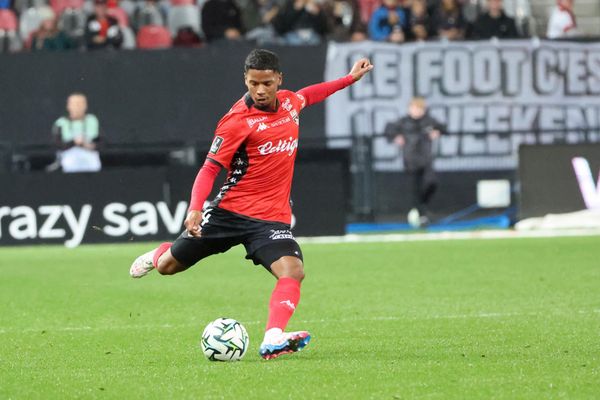 Dylan Louiserre lors de la 11e journee du championnat de foot de ligue 2 - stade de Roudourou