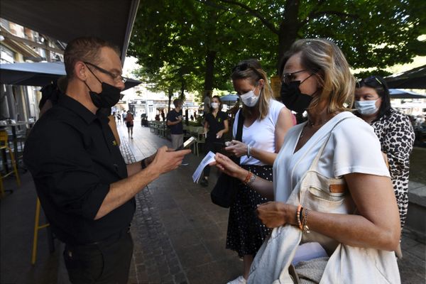 Le pass vaccinal est obligatoire pour les personnes majeures afin d'accéder aux établissements accueillant du public.