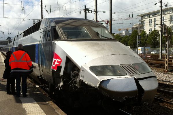 Le TGV endommagé après la collision avec une voiture à Saint-Didier (35), de retour en gare de Rennes