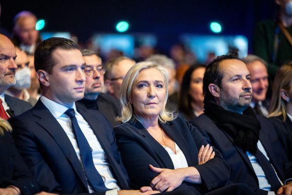 Jordan Bardella et Marine Le Pen en meeting - archives.