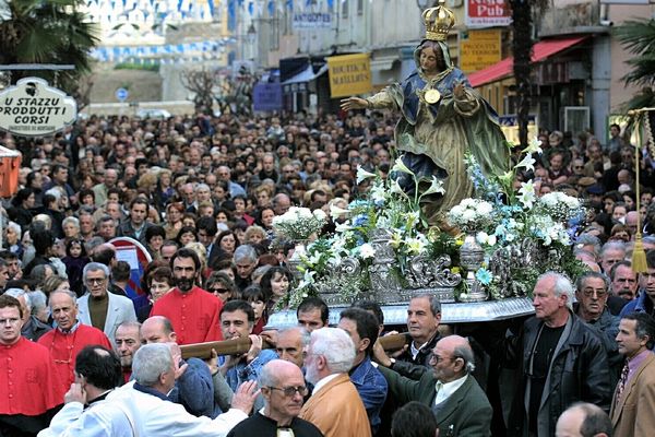 La procession de la Madunnuccia, dans les rues d'Ajaccio.