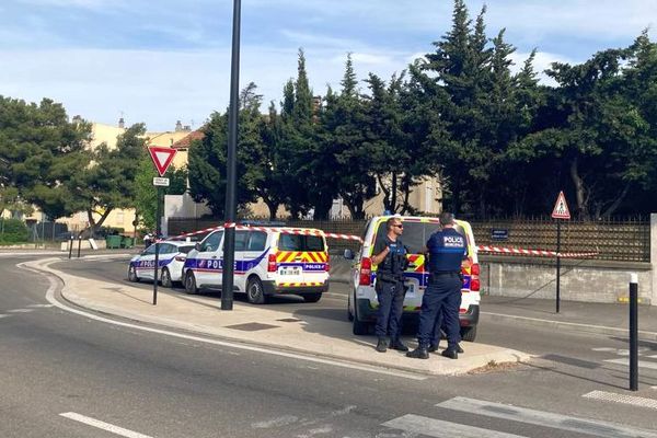 Nîmes : un quartier bouclé et sécurisé par la police après les menaces d'un forcené - 10 mai 2022.