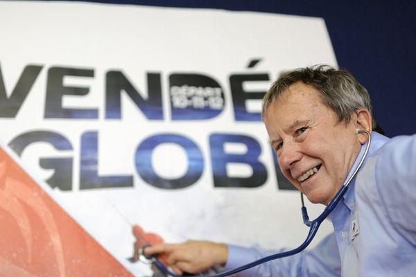 Jean-Yves Chauve à l'écoute des skippers du Vendée Globe