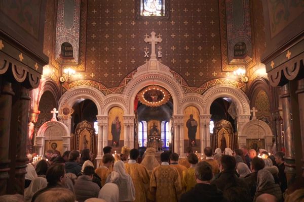 Une messe russe à l'église orthodoxe de Genève.