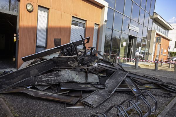 L'accueil d'un centre des impôts de Bron a été incendié dans la nuit du 30 mars 2023