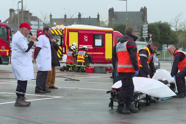 Une reconstitution d'accident de la route à Valognes, dans la Manche.