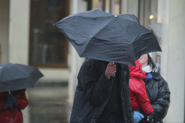 Des vents violents ont continué de souffler dans la nuit du jeudi 19 au vendredi 20 décembre, en Auvergne-Rhône-Alpes.