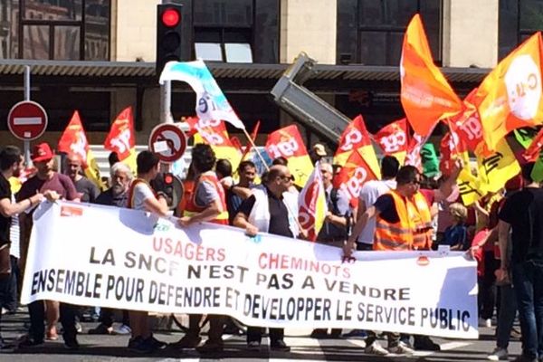 Départ de la manifestation des cheminots Gare Matabiau à Toulouse