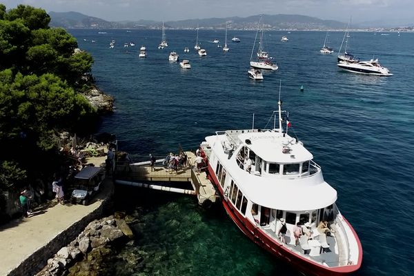 Les 50 poubelles de l'île Saint-Honorat ont été démontées pour éviter que les déchets ne s'accumulent sur le site. 