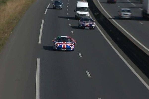 Deux des participants au cannonball à hauteur de Nantes