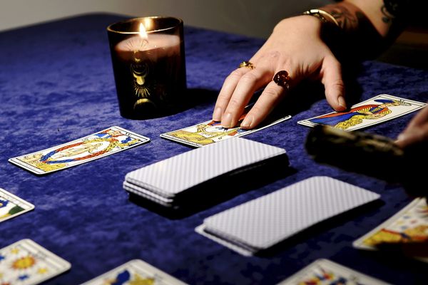 Une séance de tarot (illustration)