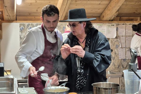 Le chef haut-savoyard Marc Veyrat a ouvert, avec sa femme, un nouveau restaurant à Megève.