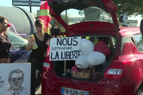 Les voitures au départ de Bayonne pour le convoi de la liberté ce mercredi 9 février.