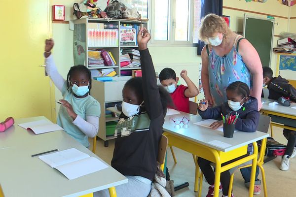 Ce jeudi 8 juillet, quelques élèves du quartier de Bréville au Havre ont pu bénéficier d'apprentissages personnalisés au cours de leurs vacances apprenantes.