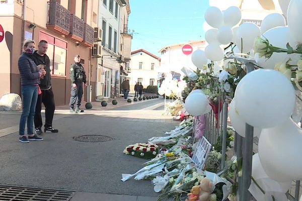 Explosion à Saint-Laurent-de-la-Salanque, près de Perpignan : l'hommage aux huit victimes devant les lieux du drame le jour de la marche blanche - 20 février 2022.