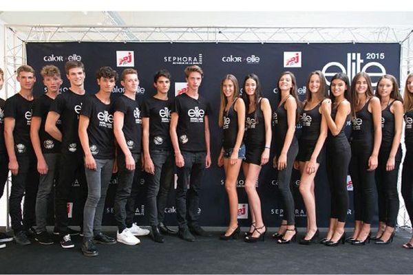 Jules (septième en partant de la gauche) et Clémentine (troisième en partant de la droite) font partie des finalistes français du concours Elite model look 2015.