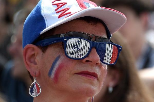 Une supportrice de l'équipe de France.