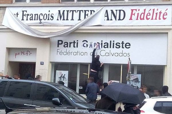 Action coup de poing ce mardi soir contre la fédération du Calvados du Parti Socialiste. Photo postée sur le compte Twitter de Résistances Caen