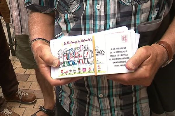 Plus de 500 cartes postales ont été déposées à la préfecture de l'Aude.