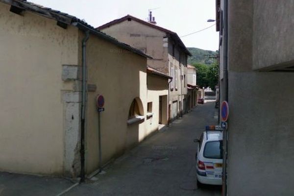 Le petite rue du cimetière où le forcené s'est retranché