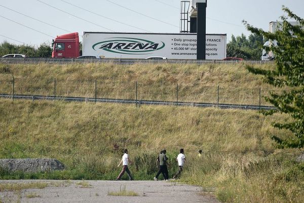 Des migrants au camp de la Linière de Grande-Synthe (archive).