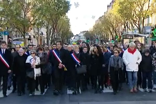 Près de 2500 personnes ont participé à la marche républicaine organisée par la Ville de Chalon-sur-Saône