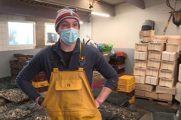 Les stocks sont prêts pour les fêtes de fin d'année. En deux semaines, Jordi Peralta peut écouler jusqu'à 20 tonnes d'huîtres. 