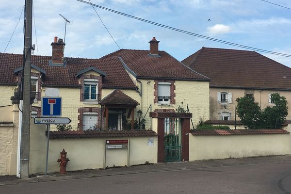 La gendarmerie a placé des scellés sur la maison de la victime.