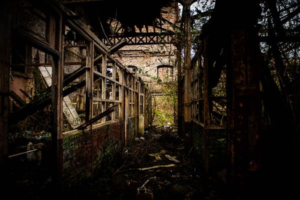 Un bâtiment abandonné depuis longtemps.