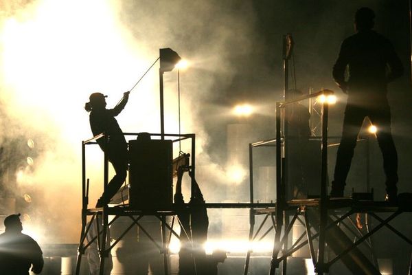 Samedi 7 septembre à 23 h, venez voir l'Opéra Rock la Constellation avec « Outside » au festival Tours Circus de la Défense 