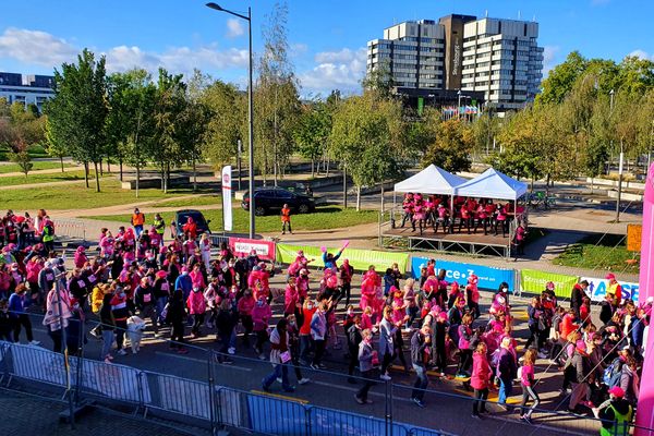 5 kilomètres de marche dans les rues de Strasbourg pour les 5.000 participantes engagées pour cette édition 2020 de la Strasbourgeoise