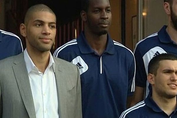 Nicolas Batum à Caen, avec les joueurs du CBC, 26 septembre 2013