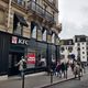 Le restaurant KFC se situe au 16 boulevard de Clichy, à Paris.