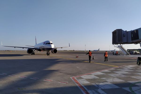 Le préfet l'a annoncé la semaine dernière, les tests Covid se sont intensifiés en ce lundi 1er mars 2021 à l'aéroport de Nice.