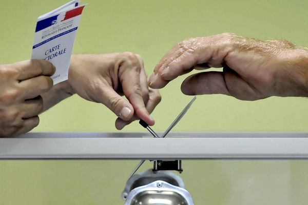 Dans toutes les communes de France, les électeurs étaient appelés aux urnes ce dimanche 15 mars pour le 1er tour des élections municipales.