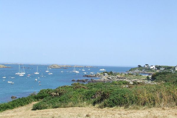 Une ambiance estivale aux Iles Chausey grâce à un début de semaine anticyclonique.