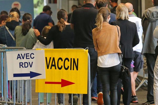 Dans les prochains jours, le personnel soignant devra impérativement se faire vacciner.
