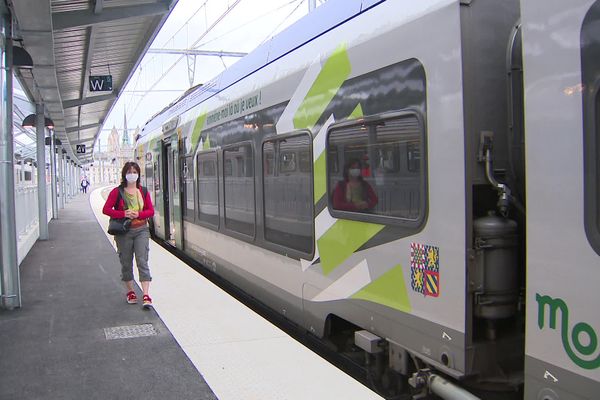 Un train TER opéré par la Région Bourgogne-Franche-Comté en gare de Dijon (image d'illustration)