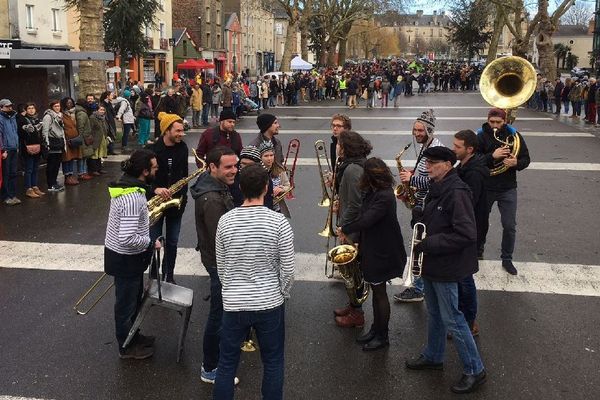 Une marche pour le climat partie du mail François Mitterrand à Rennes