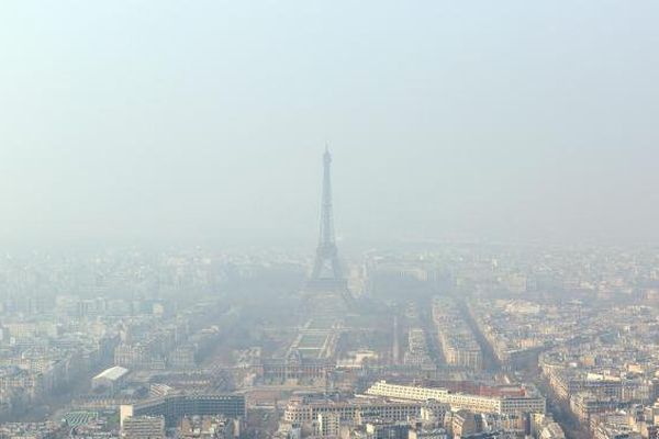 Paris, le 18 mars 2015, jour de pic de pollution, selon Airparif.