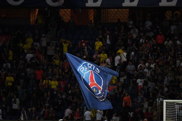 Une bannière dans les tribunes du PSG. 