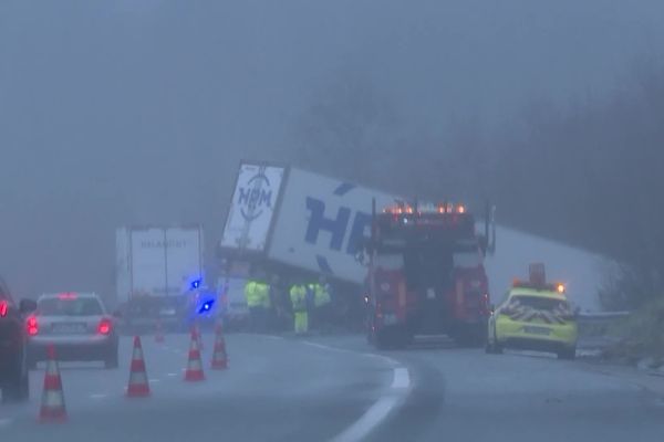 Plus d'une vingtaine de pompiers ont été mobilisés sur cette série d'accidents, ce samedi 4 janviers 2025, en Corrèze.