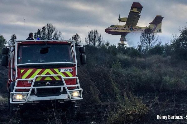 Un incendie s'est déclaré en fin d'après-midi sur la commune de Mèze dans l'Hérault - 6 octobre 2018