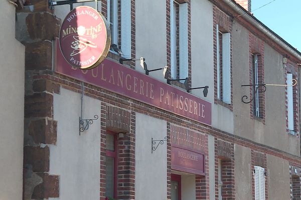 Il y'a plus de boulangerie à Pourrain.