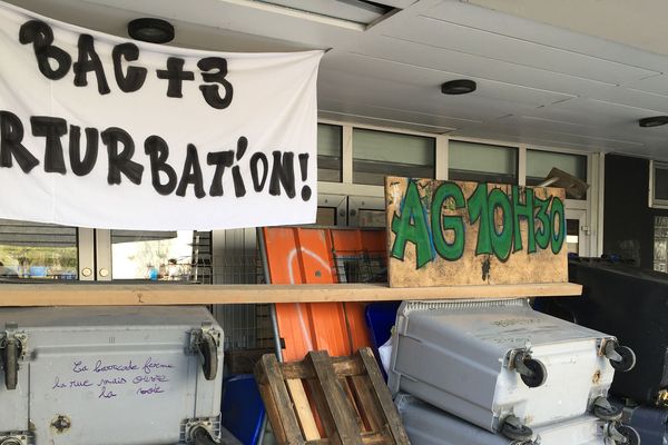 Parmi les bâtiments bloqués ce lundi 16 avril, le Patio, qui abrite notamment le département des sciences sociales et la faculté des langues.