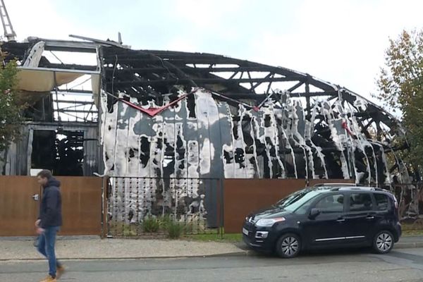 Le cirque de Chanteloup-les-Vignes, le lendemain de l’incendie.