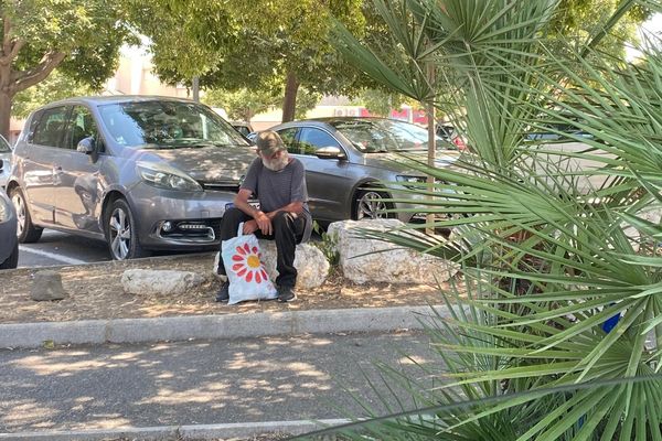 La Cote d'Azur n'est pas seulement luxe, soleil et palmiers, c'est aussi la hausse alarmante de la pauvreté.