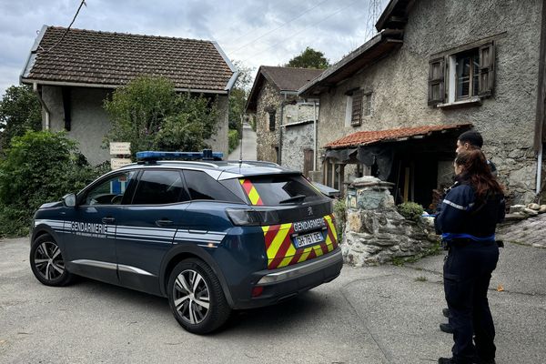 Une enquête a été ouverte et confiée à la compagnie de gendarmerie de Meylan.