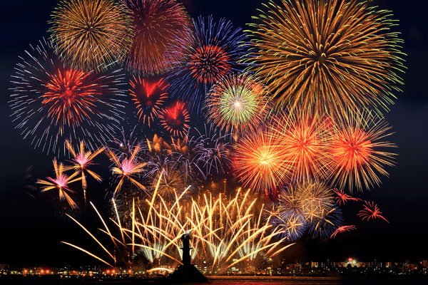 Ce 14 juillet, c'est la fête nationale, et plusieurs feux d’artifice vont se déployer dans le ciel samedi et dimanche ! La Sarthe et ses communes se sont mobilisées pour vous proposer des bals et des festivités.