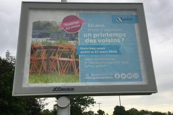 Les affiches pour l'édition 2020 du Printemps des Voisins avaient été posées avant la décision d'annulation. 